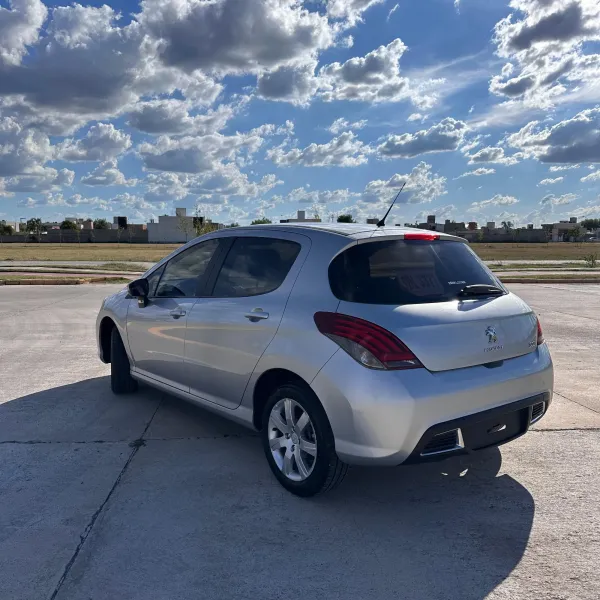 Peugeot 308 1.6 Allure 2017 usado en Villa María, Córdoba Foto 9
