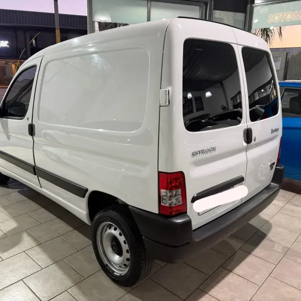 Citroën Berlingo Business 1.4 Furgon 2024 usado en Villa María, Córdoba Foto 4