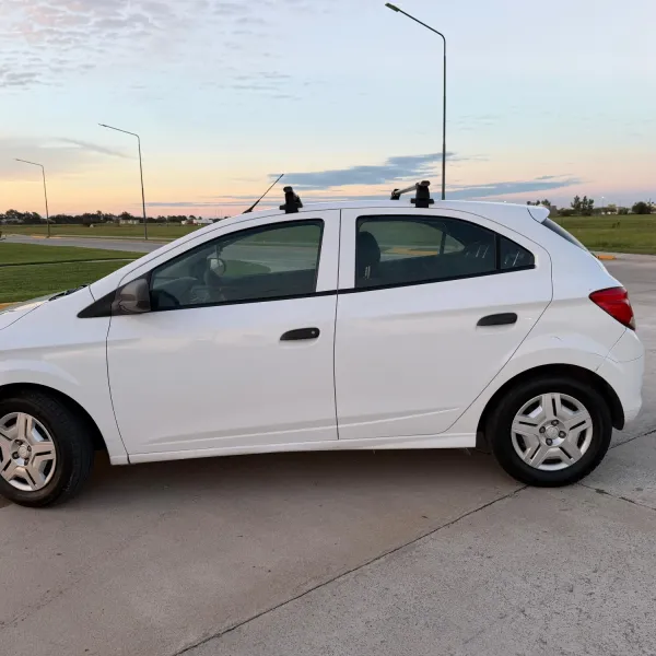 Foto de Chevrolet Onix 1.4 LS Joy 2017