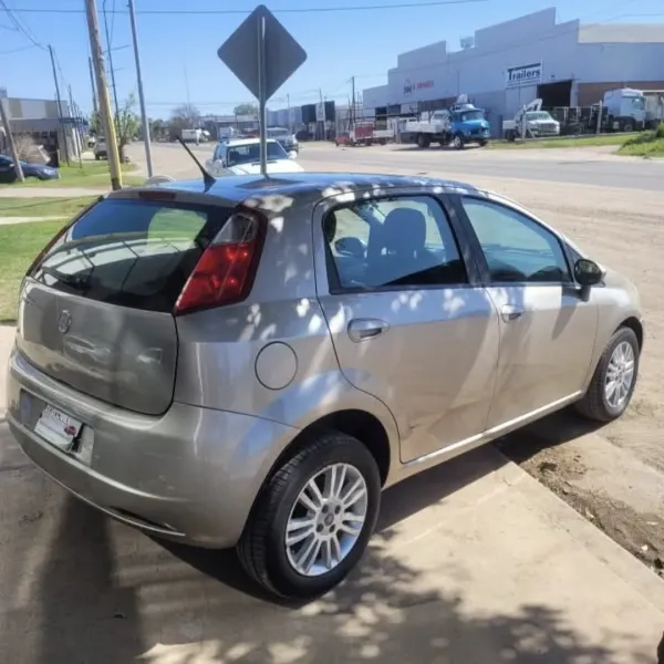 Fiat Punto Attractive 1.4 2011 usado en Villa María, Córdoba Foto 4