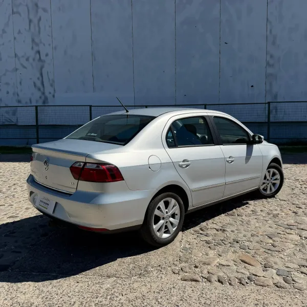 Foto de Volkswagen Voyage 1.6 Highline 2013