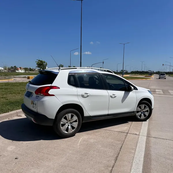 Foto de Peugeot 2008 Allure 1.6 Tiptronic 2017