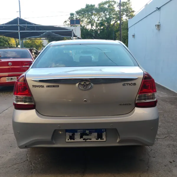 Toyota Etios Platinum AT 2018 usado en Villa María, Córdoba Foto 3