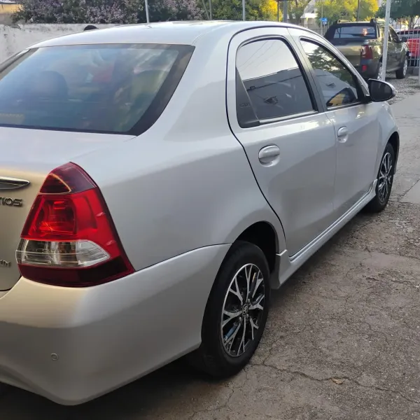 Toyota Etios Platinum AT 2018 usado en Villa María, Córdoba Foto 6