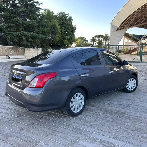 Nissan Versa Pure Drive AT 2019 usado en Villa María, Córdoba Foto 4