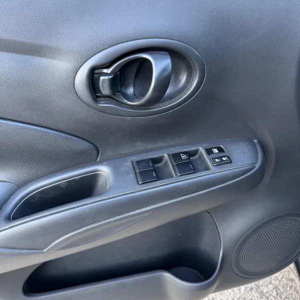 Nissan Versa Pure Drive AT 2019 usado en Villa María, Córdoba Foto 8