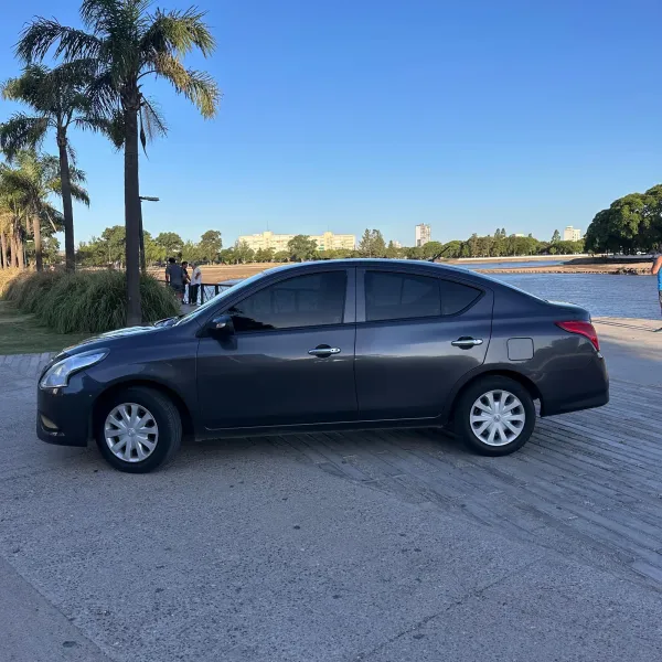 Nissan Versa Pure Drive AT 2019 usado en Villa María, Córdoba Foto 10