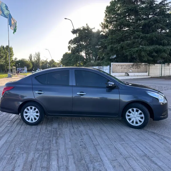 Nissan Versa Pure Drive AT 2019 usado en Villa María, Córdoba Foto 9
