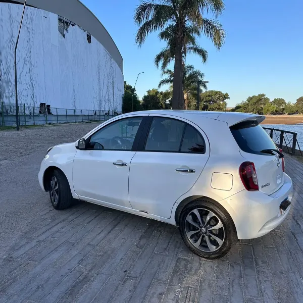 Nissan March 1.6 Advance Pure Drive 2018 usado en Villa María, Córdoba Foto 2