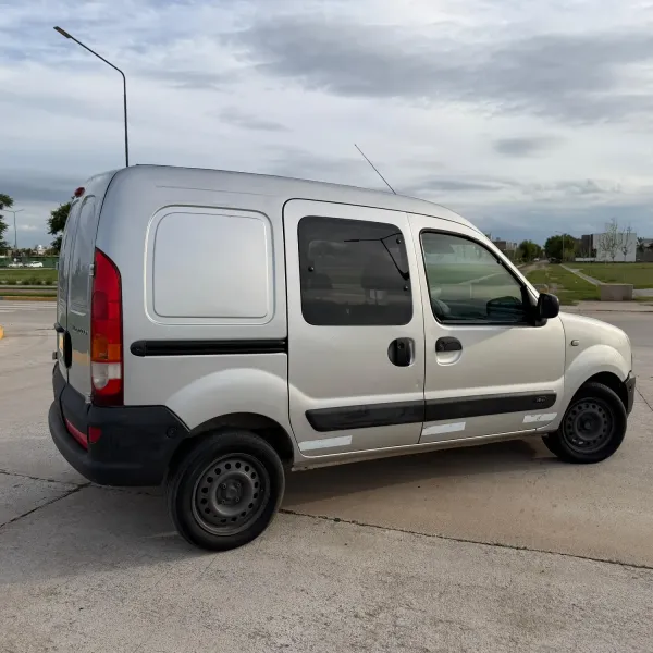 Renault Kangoo 1.6 Confort 5 asientos 2016 usado en Villa María, Córdoba Foto 2