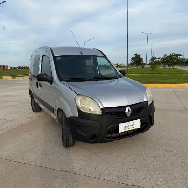 Renault Kangoo 1.6 Confort 5 asientos 2016 usado en Villa María, Córdoba Foto 3