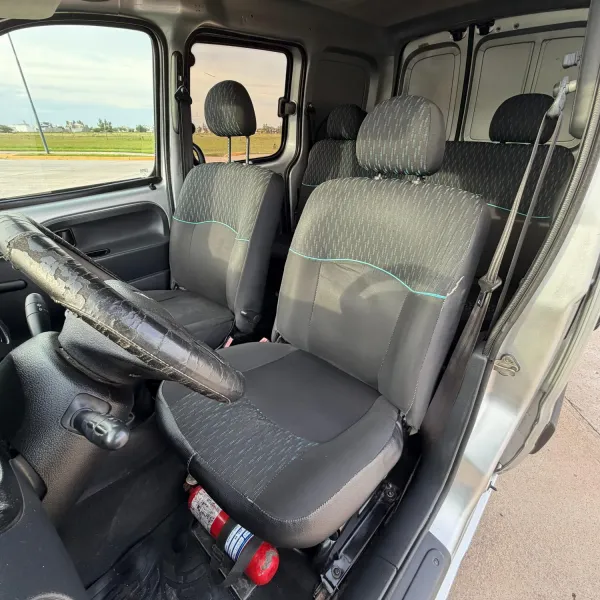 Renault Kangoo 1.6 Confort 5 asientos 2016 usado en Villa María, Córdoba Foto 4