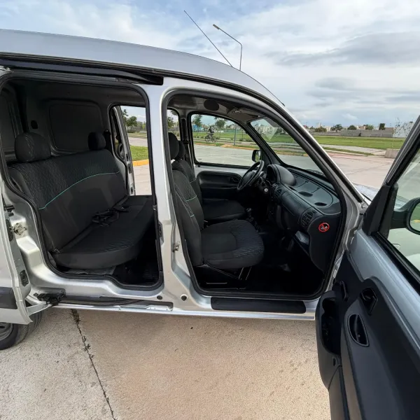 Renault Kangoo 1.6 Confort 5 asientos 2016 usado en Villa María, Córdoba Foto 8