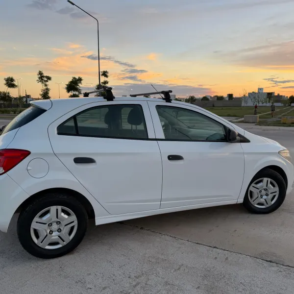 Chevrolet Onix 1.4 LS Joy 2017 usado en Villa María, Córdoba Foto 2