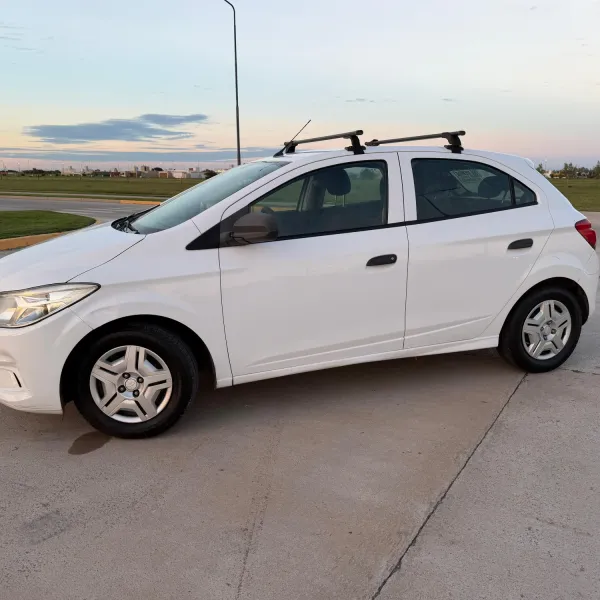 Chevrolet Onix 1.4 LS Joy 2017 usado en Villa María, Córdoba Foto 3