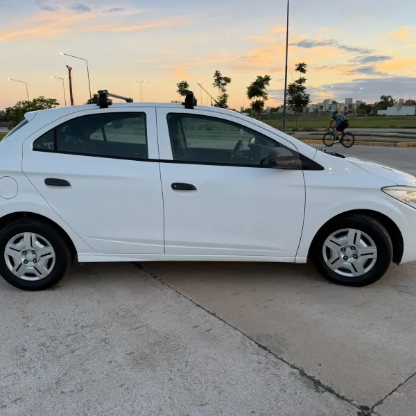 Chevrolet Onix 1.4 LS Joy 2017 usado en Villa María, Córdoba Foto 4