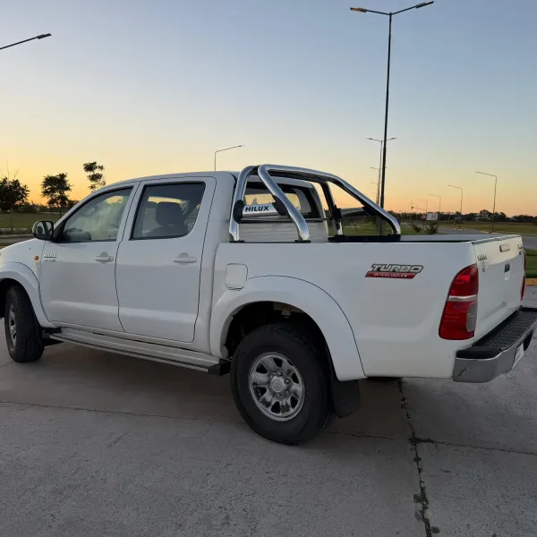 Toyota Hilux 3.0 TDI SR 2013 usado en Villa María, Córdoba Foto 2