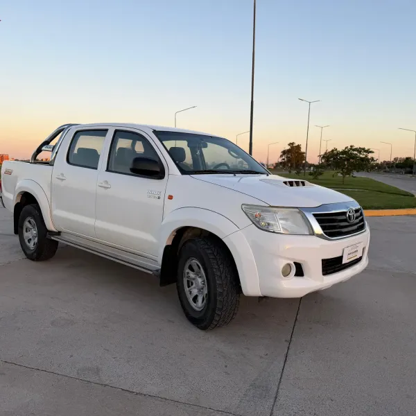 Foto de Toyota Hilux 3.0 TDI SR 2013