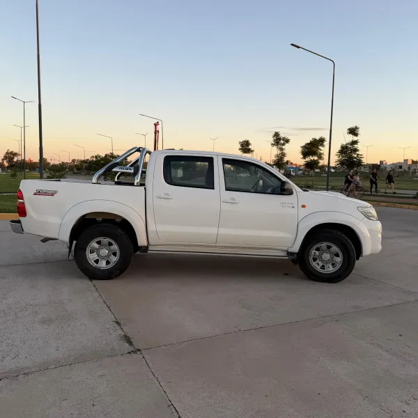 Toyota Hilux 3.0 TDI SR 2013 usado en Villa María, Córdoba Foto 4