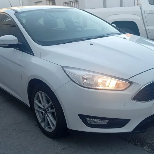 Foto de Ford Focus 1.6 S 2016