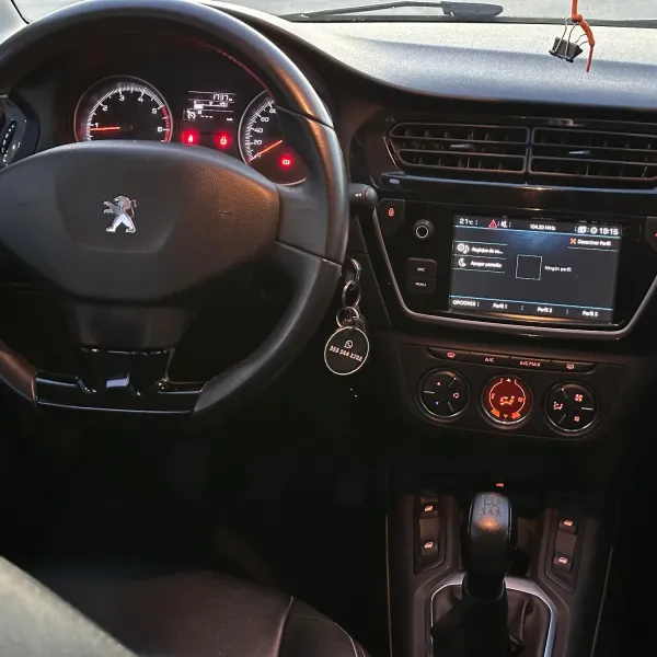 Peugeot 301 1.6 Allure Plus 2018 usado en Villa María, Córdoba Foto 2