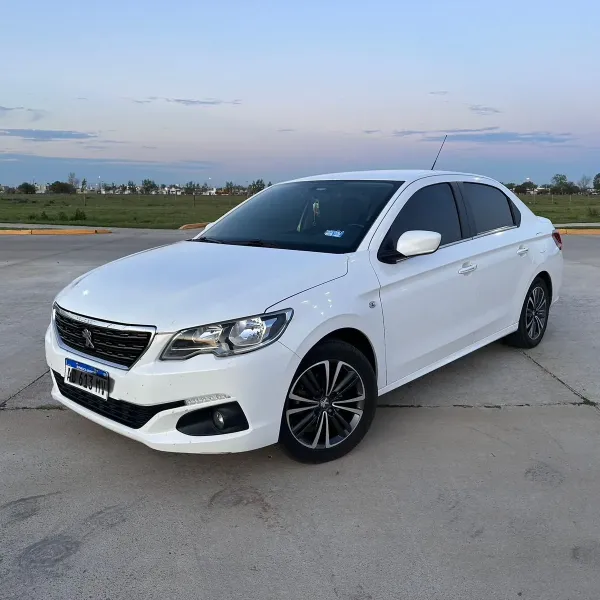 Peugeot 301 1.6 Allure Plus 2018 usado en Villa María, Córdoba Foto 3
