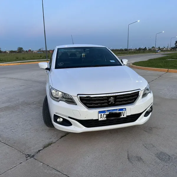 Peugeot 301 1.6 Allure Plus 2018 usado en Villa María, Córdoba Foto 4