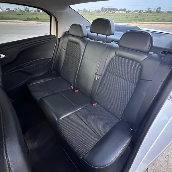 Peugeot 301 1.6 Allure Plus 2018 usado en Villa María, Córdoba Foto 6