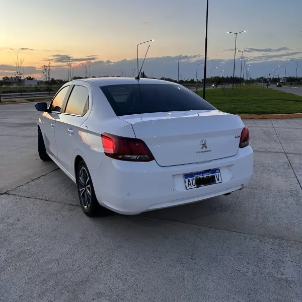 Peugeot 301 1.6 Allure Plus 2018 usado en Villa María, Córdoba Foto 7