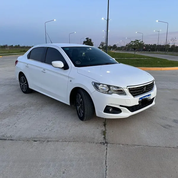 Foto de Peugeot 301 1.6 Allure Plus 2018