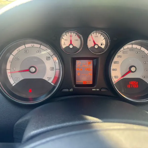 Peugeot 308 Feline THP Tiptronic 2020 usado en Córdoba Capital, Córdoba Foto 2