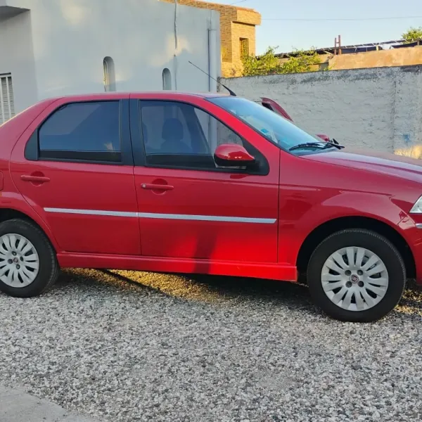 Foto de Fiat Siena Atracttive 1.4 2011