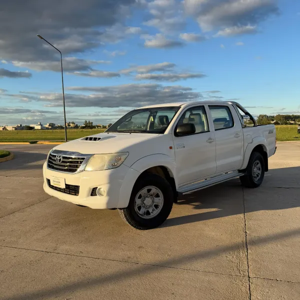 Toyota Hilux 3.0 TDI SR 2013 usado en Villa María, Córdoba Foto 4