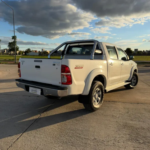 Toyota Hilux 3.0 TDI SR 2013 usado en Villa María, Córdoba Foto 5