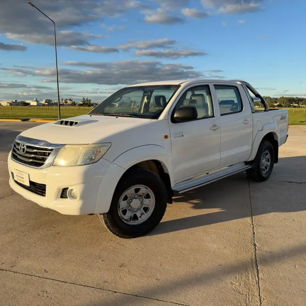 Foto de Toyota Hilux 3.0 TDI SR 2013