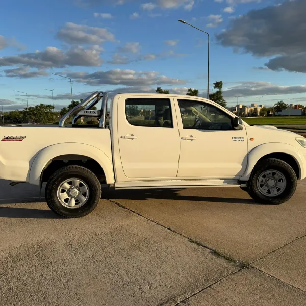Toyota Hilux 3.0 TDI SR 2013 usado en Villa María, Córdoba Foto 3