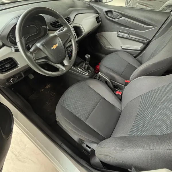 Chevrolet Onix Joy 1.4 LS 2017 usado en Villa María, Córdoba Foto 5