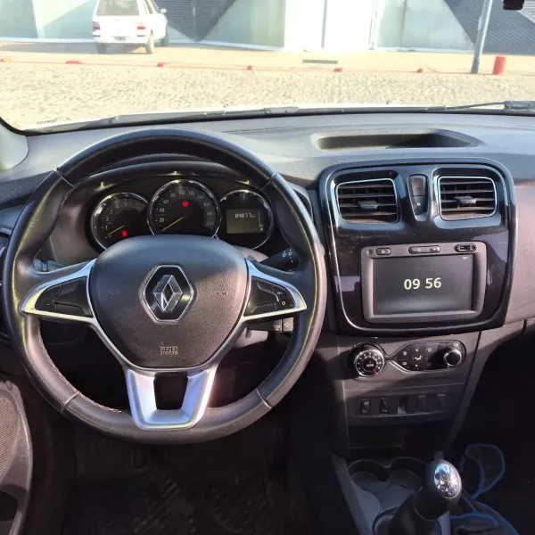 Renault Logan Intens 1.6 2021 usado en Villa María, Córdoba Foto 2