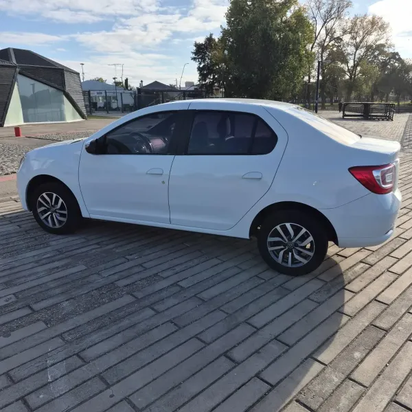 Renault Logan Intens 1.6 2021 usado en Villa María, Córdoba Foto 8